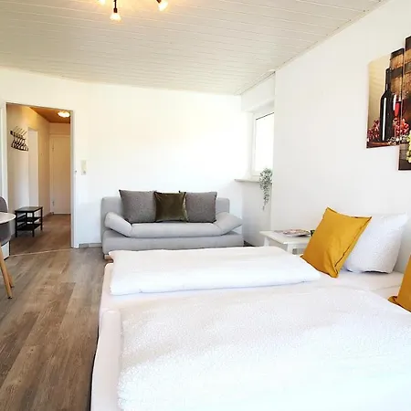 Grosszuegige Stadtwohnung - Garage, Balkon Apartment *